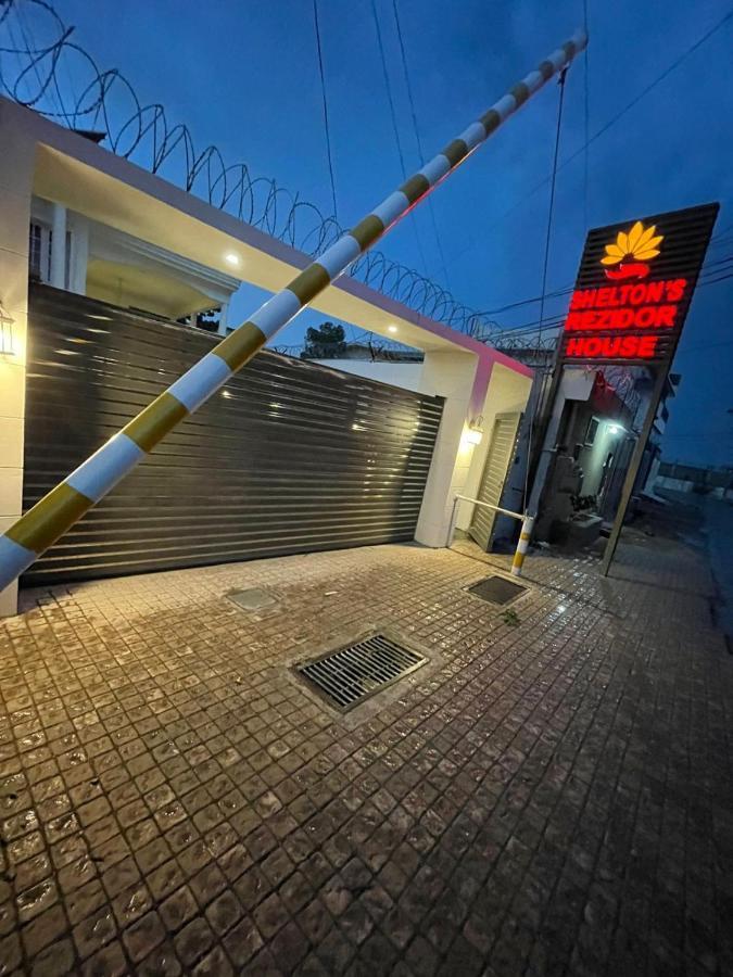 Shelton'S Rezidor House Hotel เปชาวาร์ ภายนอก รูปภาพ