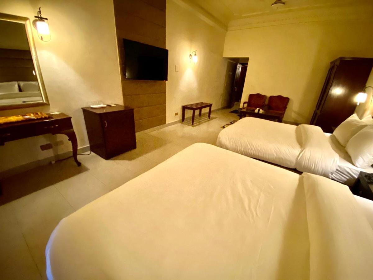 Shelton'S Rezidor House Hotel เปชาวาร์ ภายนอก รูปภาพ