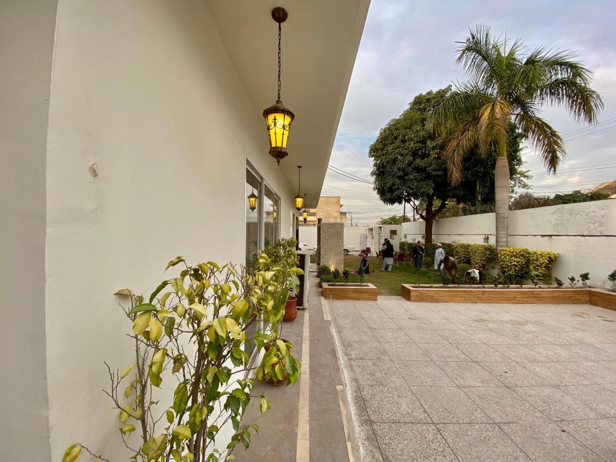 Shelton'S Rezidor House Hotel เปชาวาร์ ภายนอก รูปภาพ