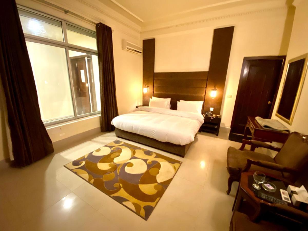 Shelton'S Rezidor House Hotel เปชาวาร์ ภายนอก รูปภาพ